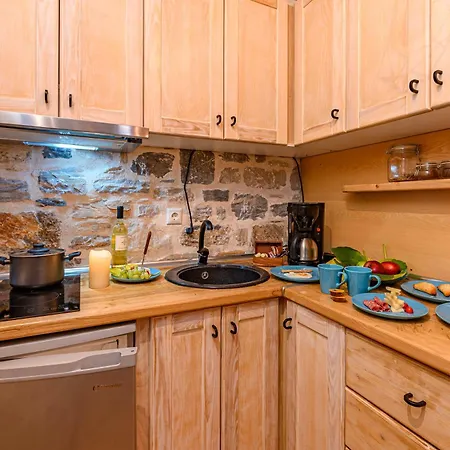 Apartment Mple Feggari *