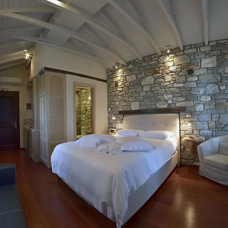 Apartment Mple Feggari *