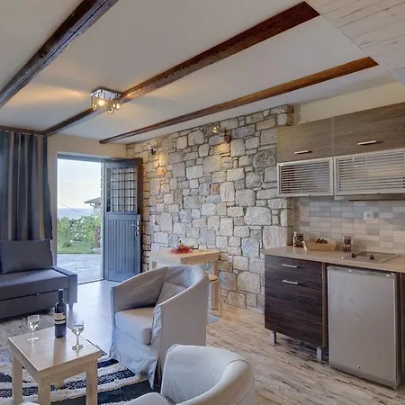 Mple Feggari Apartment