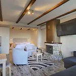 Mple Feggari Apartamento Mourésion