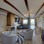 Mple Feggari Apartamento Mourésion